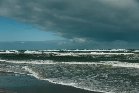 Woeste Zee 4K-achtergrond · ocean · 3840×2560
