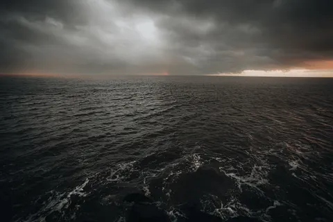 Woeste Zee 4K-achtergrond · ocean · 3840×2560