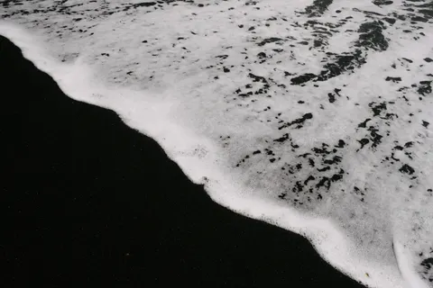 Papel de parede Praia de areia preta 4K · travel · 3840×2560