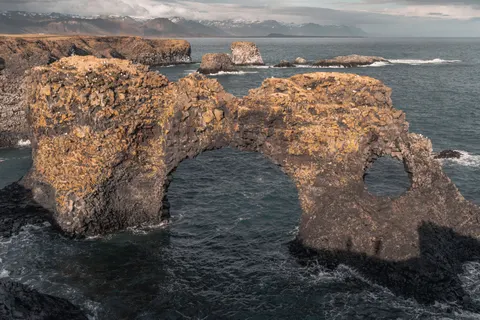 Siyah Kumlu Plaj 4K Duvar Kağıdı · travel · 3840×2560