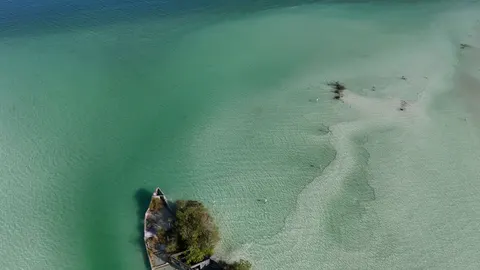 Wallpaper Laguna Jernih 4K · ocean · 3840×2160