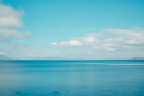 Fondo de pantalla Agua en calma 4K · minimal · 3840×2560