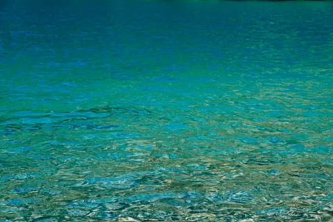 Wallpaper Laguna Jernih 4K · ocean · 3840×2560