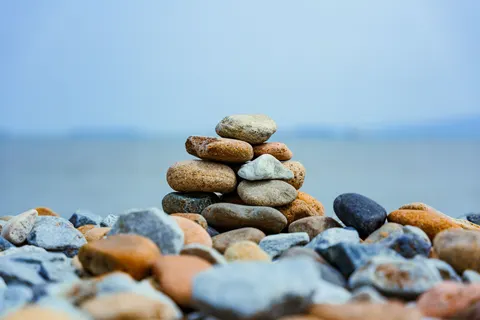 ज़ेन पत्थर 4K वॉलपेपर · minimal · 3840×2561