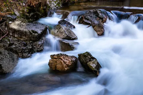 Silky Waterfall 4K Wallpaper · waterfall · 3840×2560