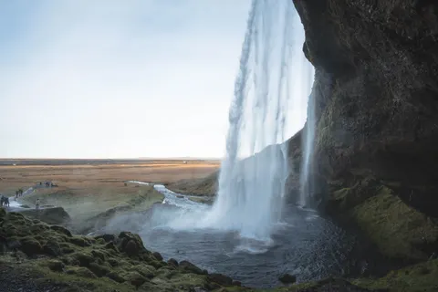 Cliff Waterfall 4K Wallpaper · waterfall · 3840×2560