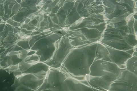 清澈泻湖 4K壁纸 · ocean · 3840×2560