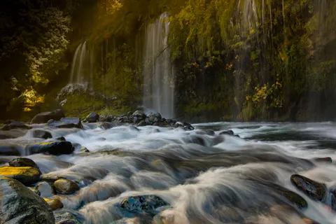 瀑布 4K壁纸 · nature · 3840×2560