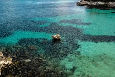 Wallpaper Laguna Jernih 4K · ocean · 3840×2560