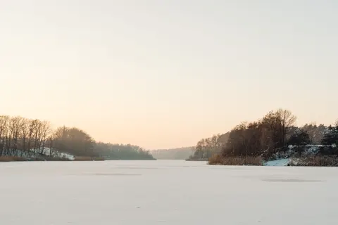 Winter Lake 4K Wallpaper · winter · 3840×2560