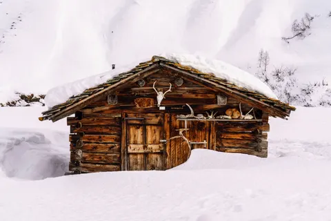 Winterhütte 4K Hintergrundbild · winter · 3840×2561