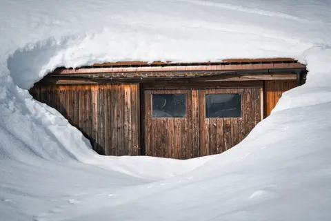 Winter Cabin 4K Wallpaper · winter · 3840×2561