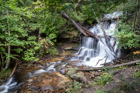 Papel de parede Cachoeira 4K · nature · 3840×2560
