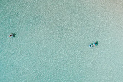 Klare Lagune 4K Hintergrundbild · ocean · 3840×2558