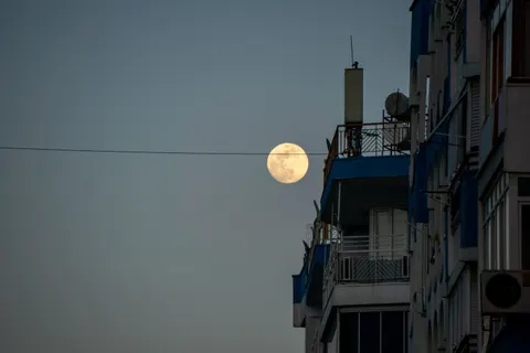 Full Moon 4K Wallpaper · space · 3840×2560