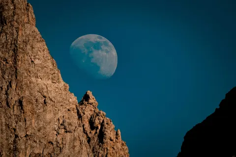 Moon Craters 4K Wallpaper · space · 3840×2560