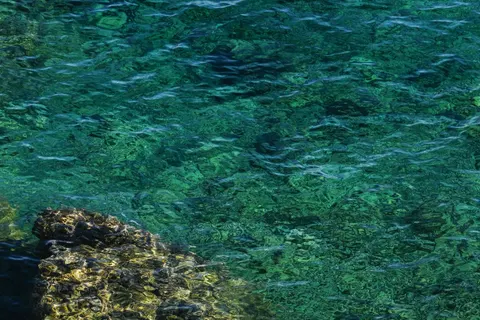 Wallpaper Laguna Jernih 4K · ocean · 3840×2560