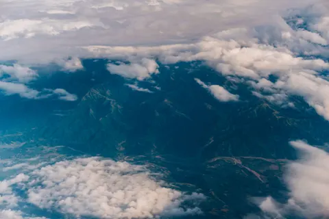 太空看地球 4K壁纸 · space · 3840×2560