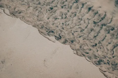 Sand Ripples 4K Wallpaper · minimal · 3840×2560