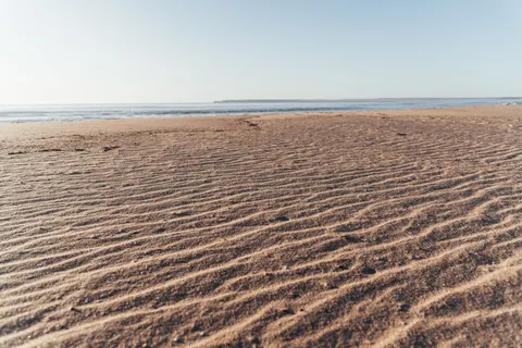 والپیپر چین‌وشکن شن با کیفیت 4K · minimal · 3840×2561