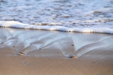 Sand Ripples 4K Wallpaper · minimal · 3840×2560