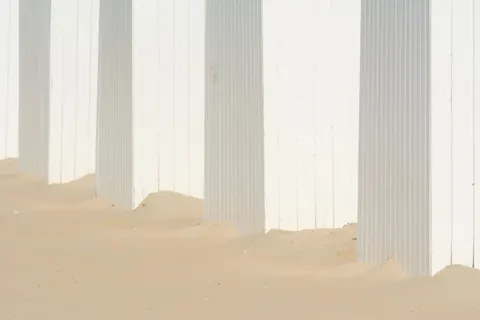 Sand Ripples 4K Wallpaper · minimal · 3840×2560