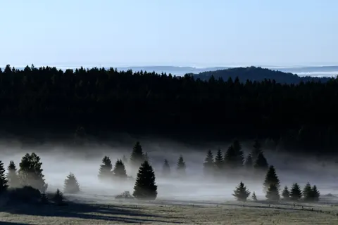 والپیپر مینیمال با کیفیت 4K · minimal · 3840×2561