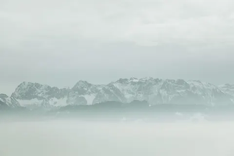 極簡 4K桌布 · minimal · 3840×2560