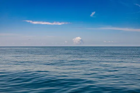 Still Water 4K Wallpaper · minimal · 3840×2560