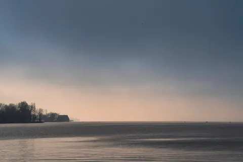 Still Water 4K Wallpaper · minimal · 3840×2561