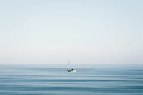 ठहरा हुआ पानी 4K वॉलपेपर · minimal · 3840×2560