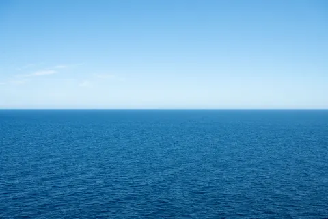 Stilles Wasser 4K Hintergrundbild · minimal · 3840×2560