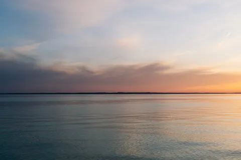 Fond d'écran Eau calme 4K · minimal · 3840×2560