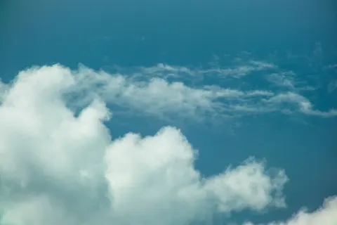 Pastellwolken 4K Hintergrundbild · minimal · 3840×2560