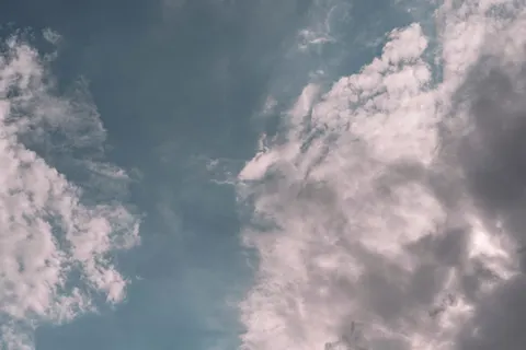 Pastelwolken 4K-achtergrond · minimal · 3840×2560