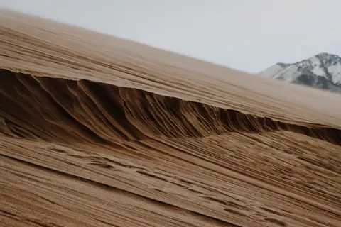 사막 모래언덕 4K 배경화면 · nature · 3840×2560