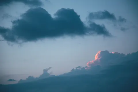 パステルの雲 4K壁紙 · minimal · 3840×2560
