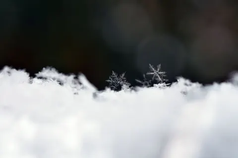 والپیپر برف‌زار با کیفیت 4K · minimal · 3840×2560