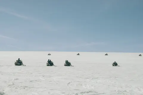 Snow Field 4K Wallpaper · minimal · 3840×2560