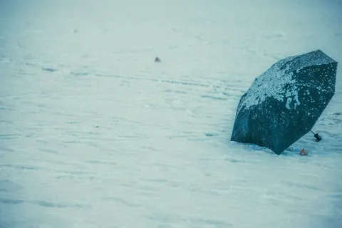 Fondo de pantalla Campo nevado 4K · minimal · 3840×2563