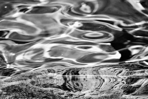 Liquid Gold 4K Wallpaper · abstract · 3840×2560
