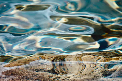 Liquid Gold 4K Wallpaper · abstract · 3840×2560