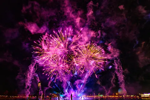 Powder Burst 4K Wallpaper · abstract · 3840×2560