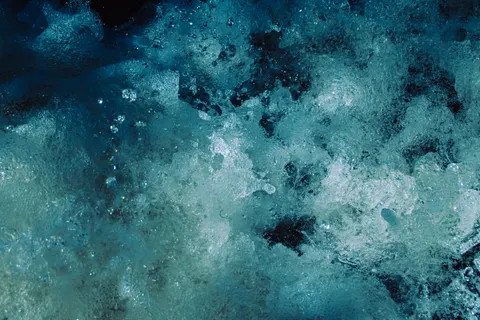 Oil Bubbles 4K Wallpaper · abstract · 3840×2560