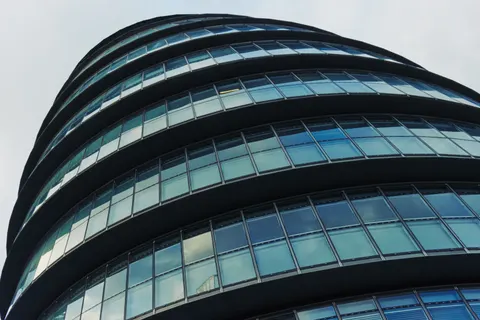 काँच की मीनार 4K वॉलपेपर · architecture · 3840×2560