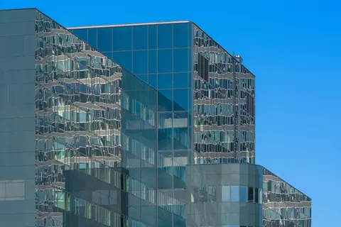 Glass Tower 4K Wallpaper · architecture · 3840×2560