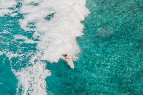 冲浪海浪 4K壁纸 · ocean · 3840×2558