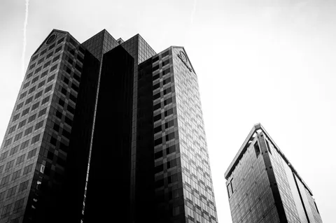 Glasturm 4K Hintergrundbild · architecture · 3840×2555