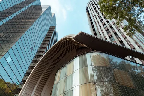 काँच की मीनार 4K वॉलपेपर · architecture · 3840×2561