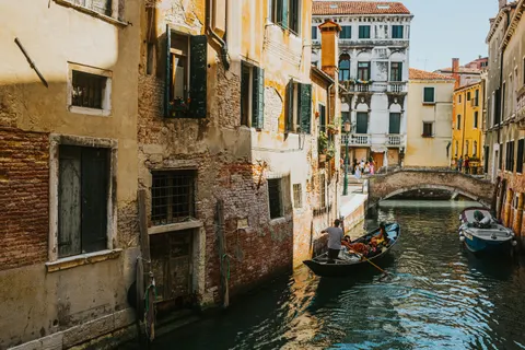 Venice Canal 4K Wallpaper · architecture · 3840×2560